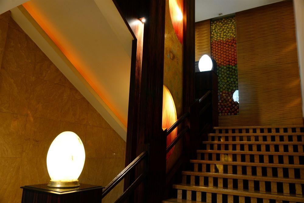 Base-Sanlitun Serviced Apartment Beijing Bagian luar foto